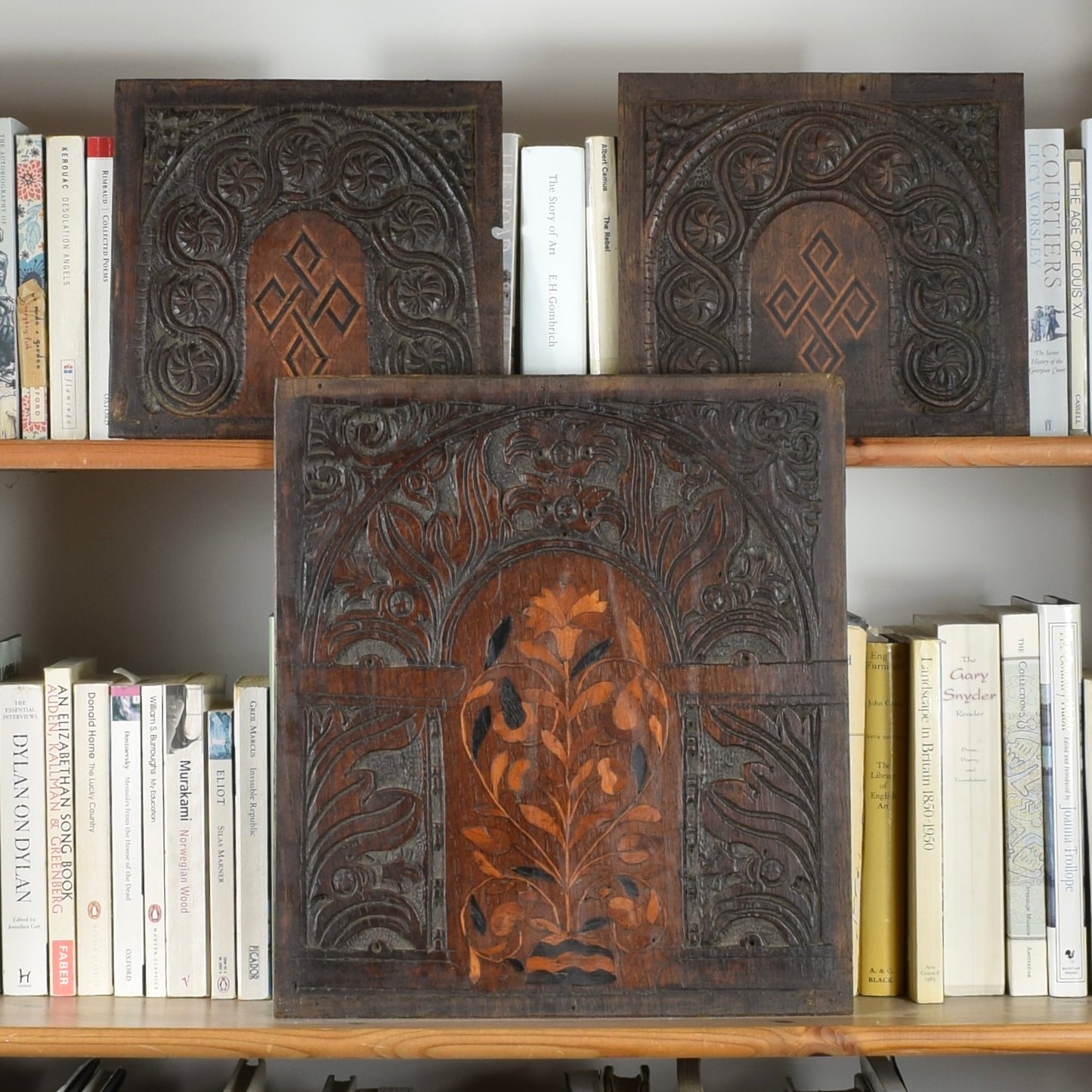 Pair Carvings